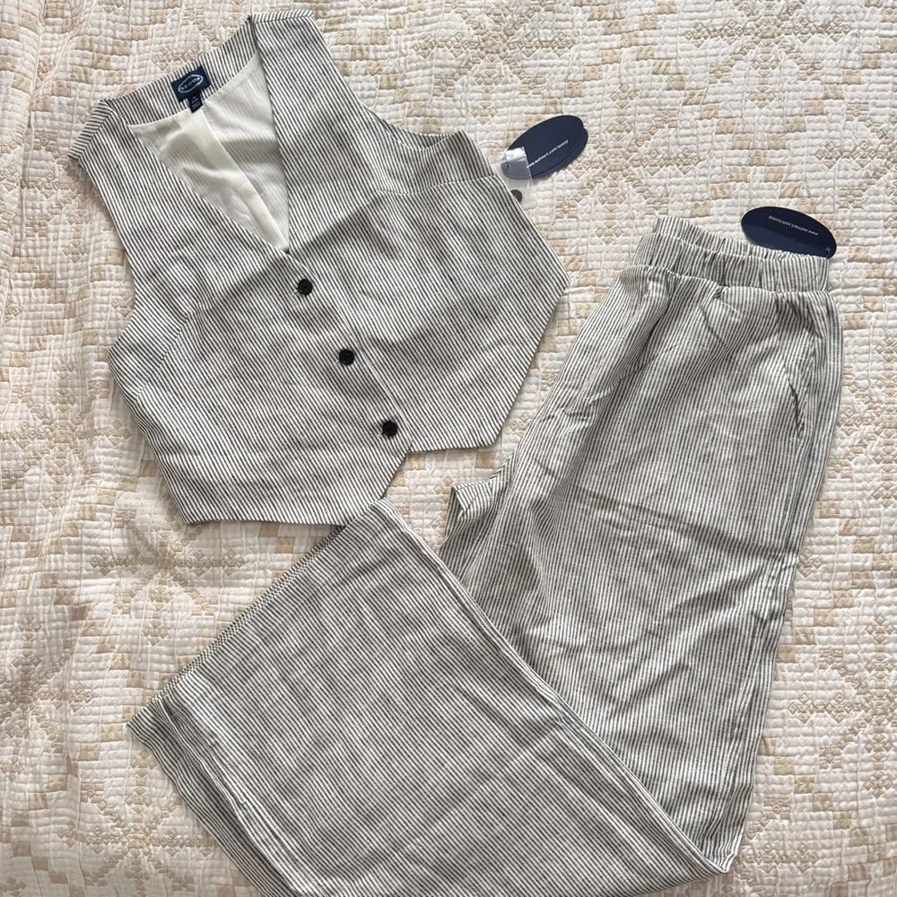 Womens Light Gray Sleeveless Vest and Wide-Leg Trouser Set - Picture 3 of 8